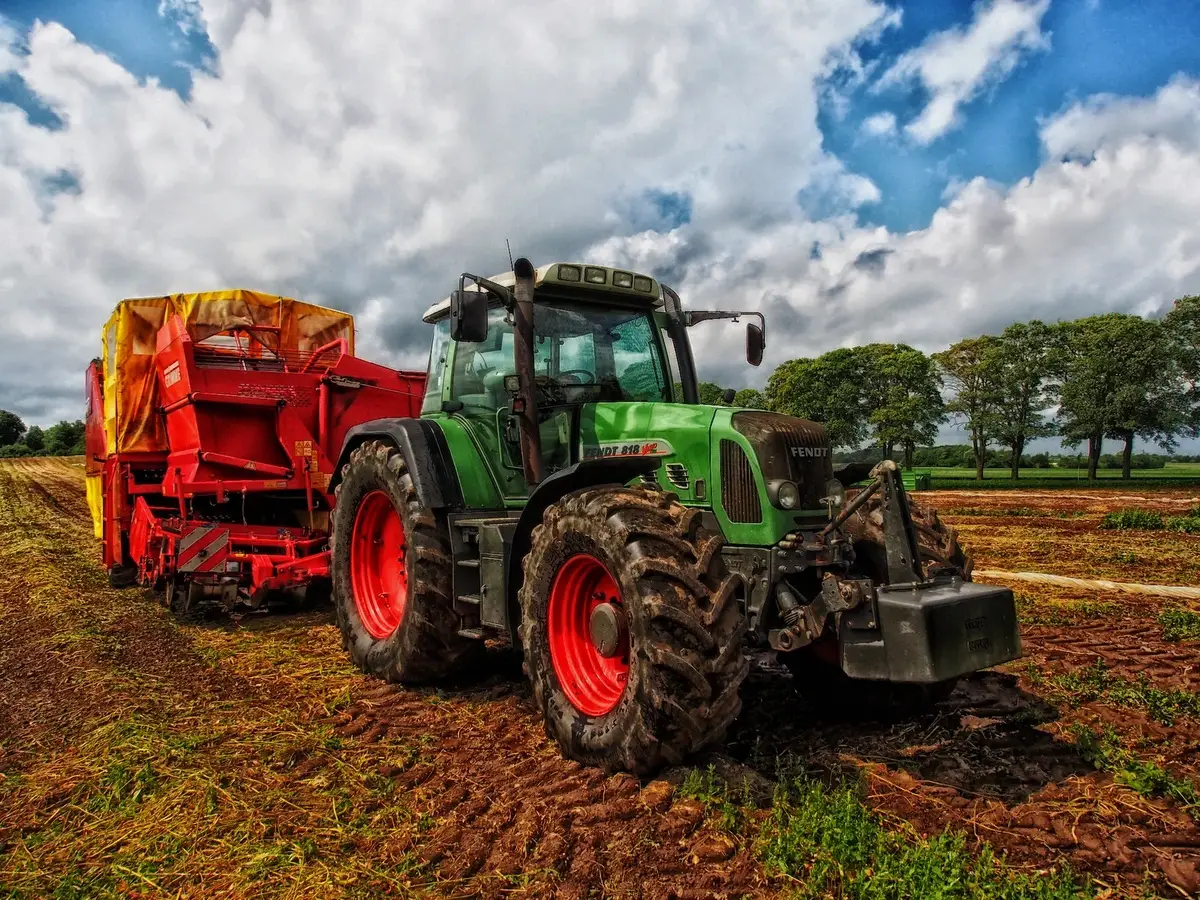 tractor-field-farm-countryside-country-rural-954140-pxhere.com