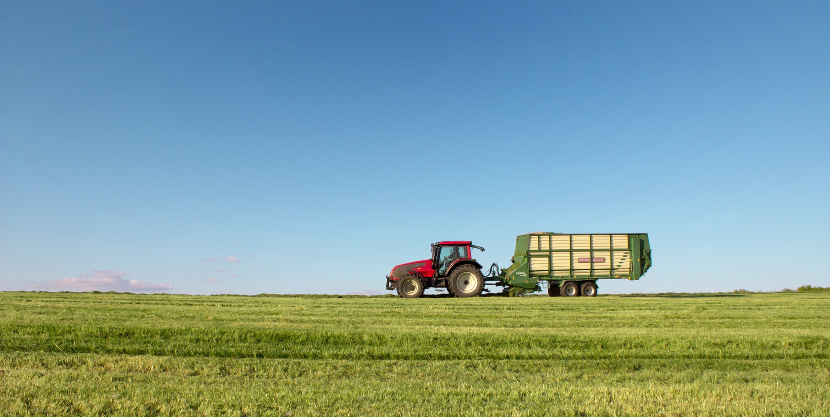 landscape-horizon-tractor-field-farm-meadow-562841-pxhere.com